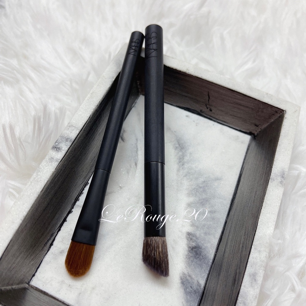 Nars mini 43 + 49 eyeshadow brush